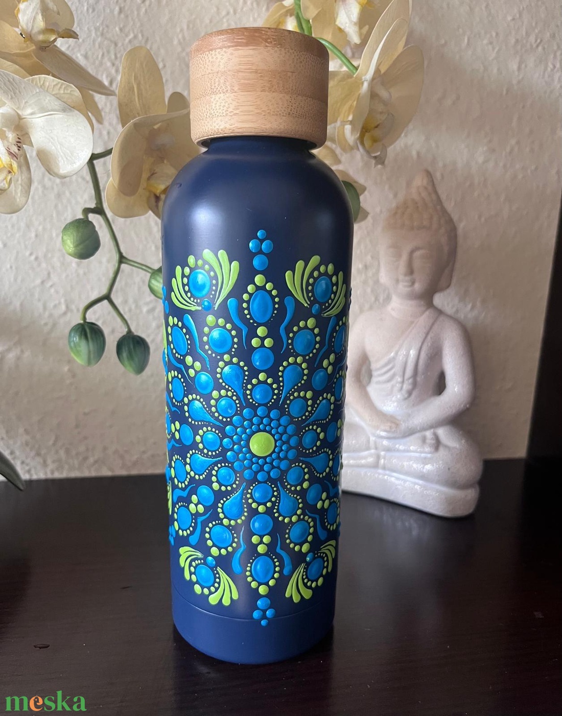  Sötétkék fém kulacs színes pontozott mandalával - otthon & életmód - konyhafelszerelés, tálalás - italos kellékek - kulacsok - Meska.hu