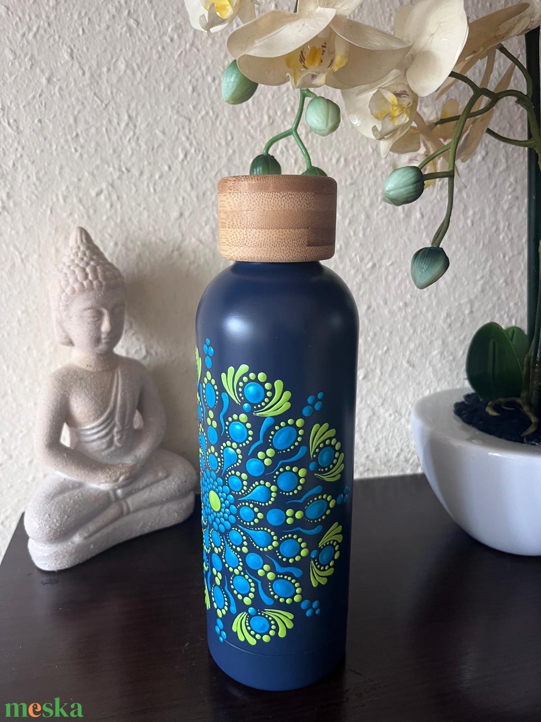  Sötétkék fém kulacs színes pontozott mandalával - otthon & életmód - konyhafelszerelés, tálalás - italos kellékek - kulacsok - Meska.hu