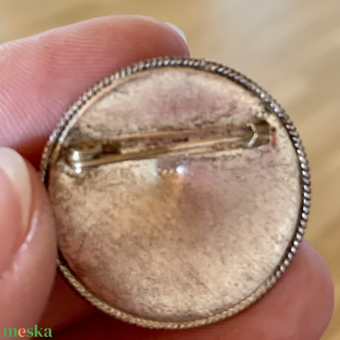 Régi ezüst bross petit point gobelin hímzéssek, 925 ezüst jelzett kitűző blúzra, kabátra, női vintage ékszer - ékszer - kitűző és bross - kitűző - Meska.hu Régi ezüst bross petit point gobelin hímzéssek, 925 ezüst jelzett kitűző blúzra, kabátra, női vintage ékszer - ékszer - kitűző és bross - kitűző - Meska.hu