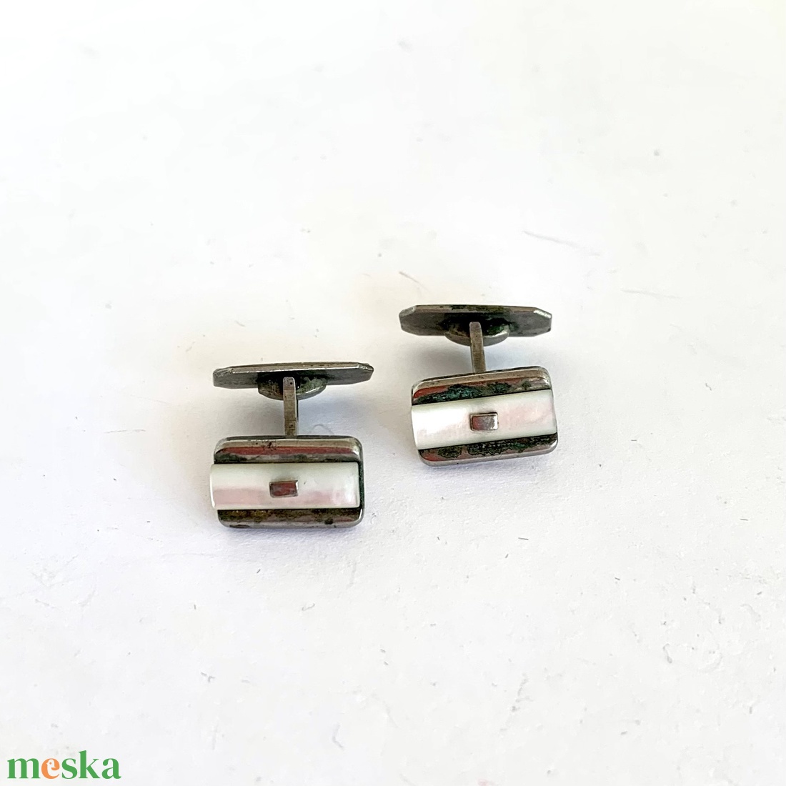 Régi fém mandzsettagomb a '60-as '70-es évekből, retro mandzsetta gomb, vintage mandzsetta, elegáns ajándék férfinak - ékszer - mandzsettagomb és nyakkendőtű - Meska.hu Régi fém mandzsettagomb a '60-as '70-es évekből, retro mandzsetta gomb, vintage mandzsetta, elegáns ajándék férfinak - ékszer - mandzsettagomb és nyakkendőtű - Meska.hu