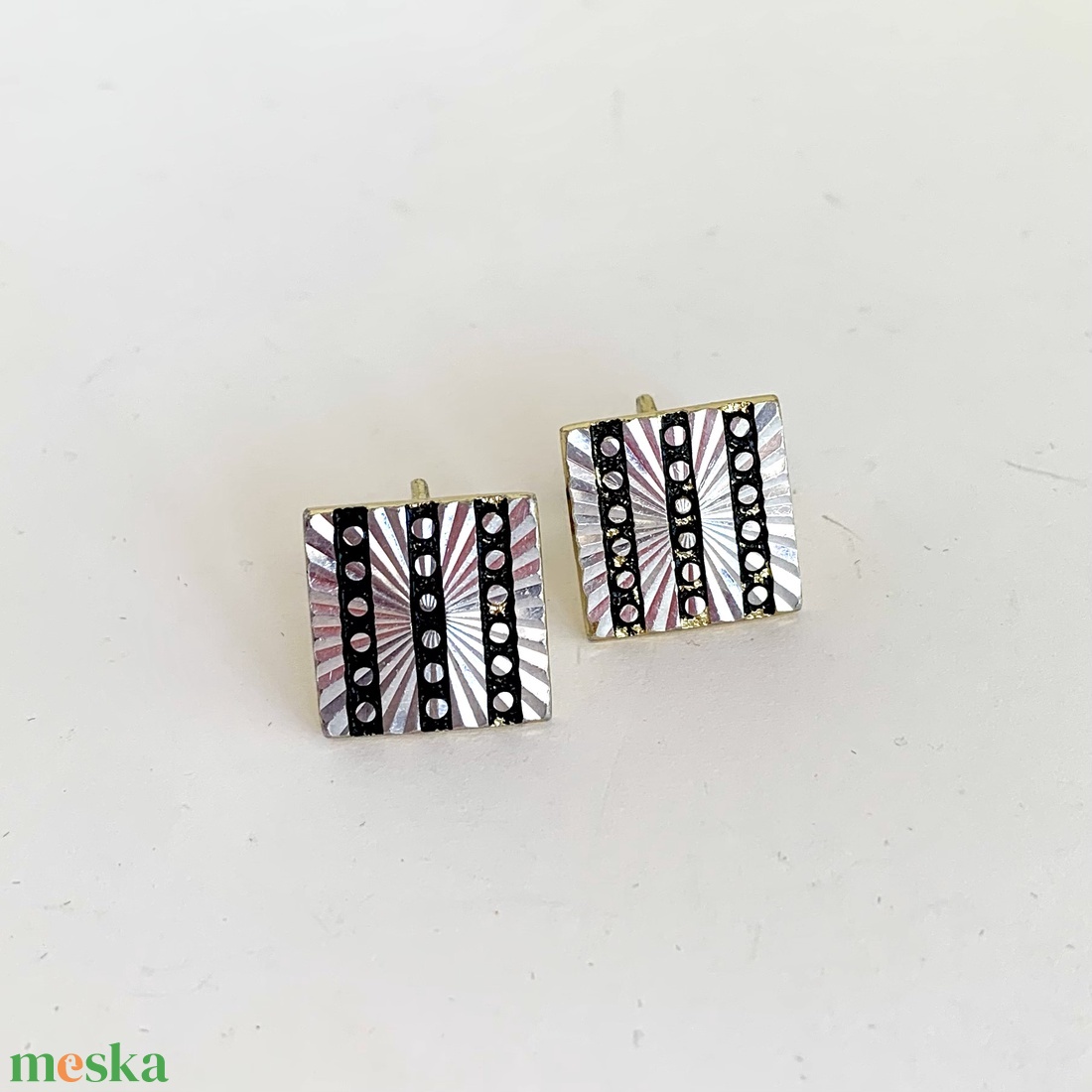 Régi fém mandzsettagomb a '60-as '70-es évekből, retro mandzsetta gomb, vintage mandzsetta, elegáns ajándék férfinak - ékszer - mandzsettagomb és nyakkendőtű - Meska.hu Régi fém mandzsettagomb a '60-as '70-es évekből, retro mandzsetta gomb, vintage mandzsetta, elegáns ajándék férfinak - ékszer - mandzsettagomb és nyakkendőtű - Meska.hu