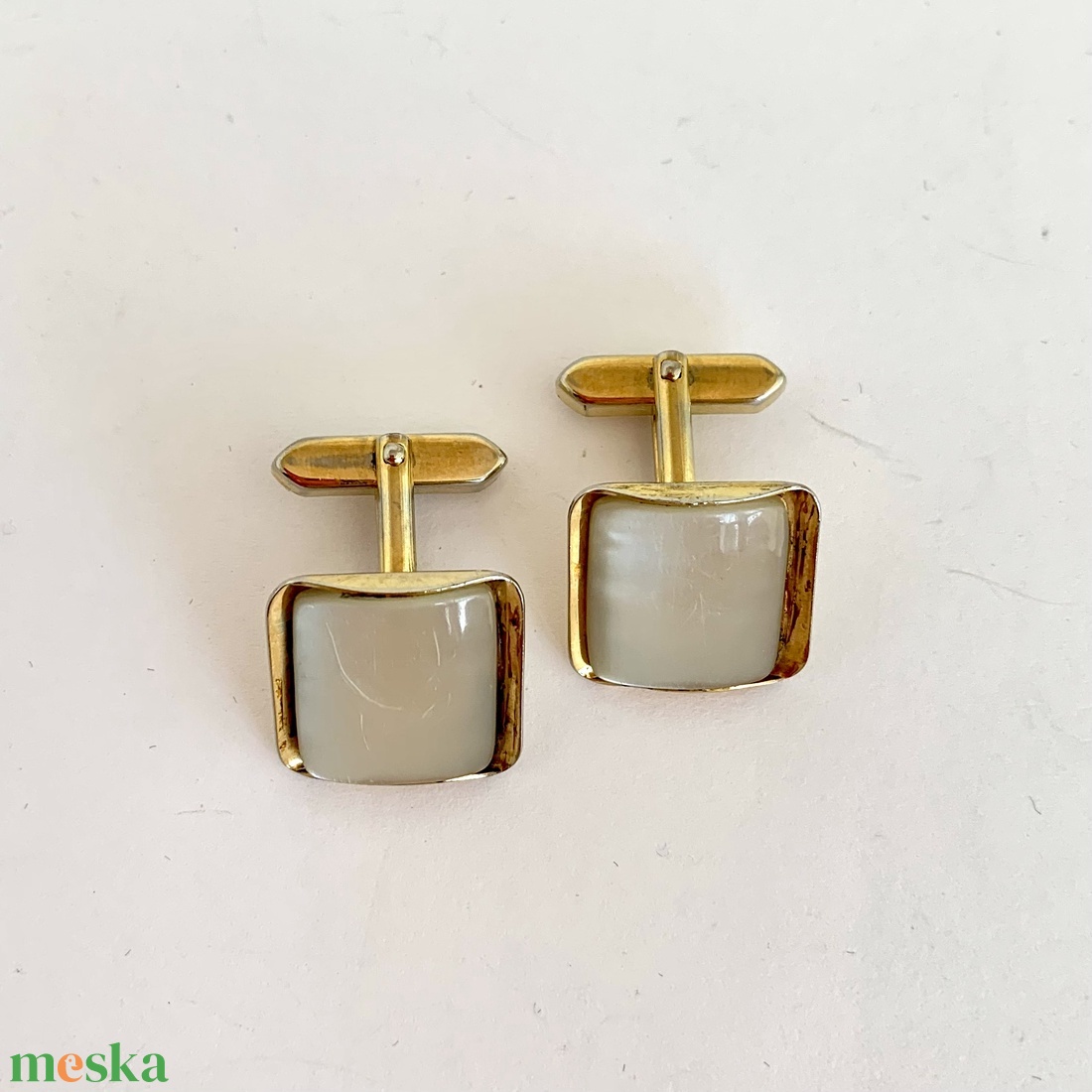 Régi fém mandzsettagomb a '60-as '70-es évekből, retro mandzsetta gomb, vintage mandzsetta, elegáns ajándék férfinak - ékszer - mandzsettagomb és nyakkendőtű - Meska.hu Régi fém mandzsettagomb a '60-as '70-es évekből, retro mandzsetta gomb, vintage mandzsetta, elegáns ajándék férfinak - ékszer - mandzsettagomb és nyakkendőtű - Meska.hu