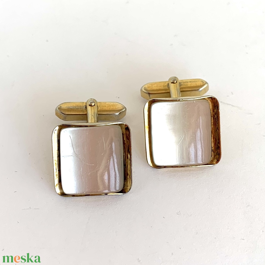 Régi fém mandzsettagomb a '60-as '70-es évekből, retro mandzsetta gomb, vintage mandzsetta, elegáns ajándék férfinak - ékszer - mandzsettagomb és nyakkendőtű - Meska.hu Régi fém mandzsettagomb a '60-as '70-es évekből, retro mandzsetta gomb, vintage mandzsetta, elegáns ajándék férfinak - ékszer - mandzsettagomb és nyakkendőtű - Meska.hu