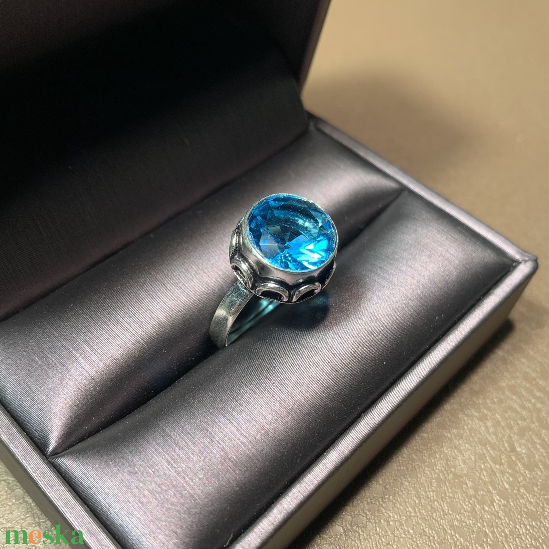 925 ezüstözött gyűrű kék topáz szín kővel 7+3/4-es méret (18 mm átmérő) indiai ezüst színű gyűrű, 56 mm gyűrű körfogat - ékszer - gyűrű - statement gyűrű - Meska.hu 925 ezüstözött gyűrű kék topáz szín kővel 7+3/4-es méret (18 mm átmérő) indiai ezüst színű gyűrű, 56 mm gyűrű körfogat - ékszer - gyűrű - statement gyűrű - Meska.hu