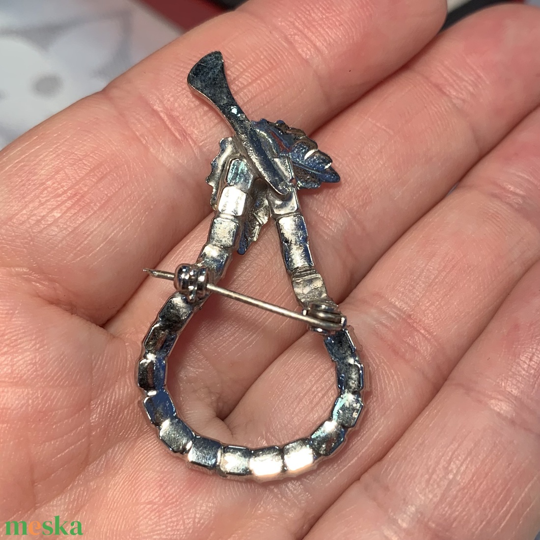 Régi strassz körte csillogó bross, kitűző blúzra, kabátra, női vintage ékszer, antik bross, női pin - ékszer - kitűző és bross - kitűző - Meska.hu Régi strassz körte csillogó bross, kitűző blúzra, kabátra, női vintage ékszer, antik bross, női pin - ékszer - kitűző és bross - kitűző - Meska.hu