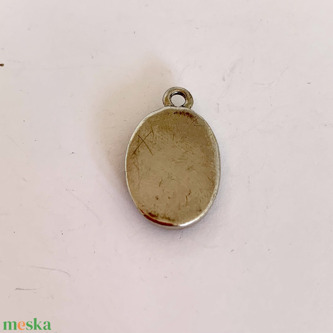Kámea Régi medál vintage fém medál, ékszer az 1970/80-as évekből, medál nyakláncra csillogó fémből és strasszokból - ékszer - nyaklánc - medál - Meska.hu Kámea Régi medál vintage fém medál, ékszer az 1970/80-as évekből, medál nyakláncra csillogó fémből és strasszokból - ékszer - nyaklánc - medál - Meska.hu