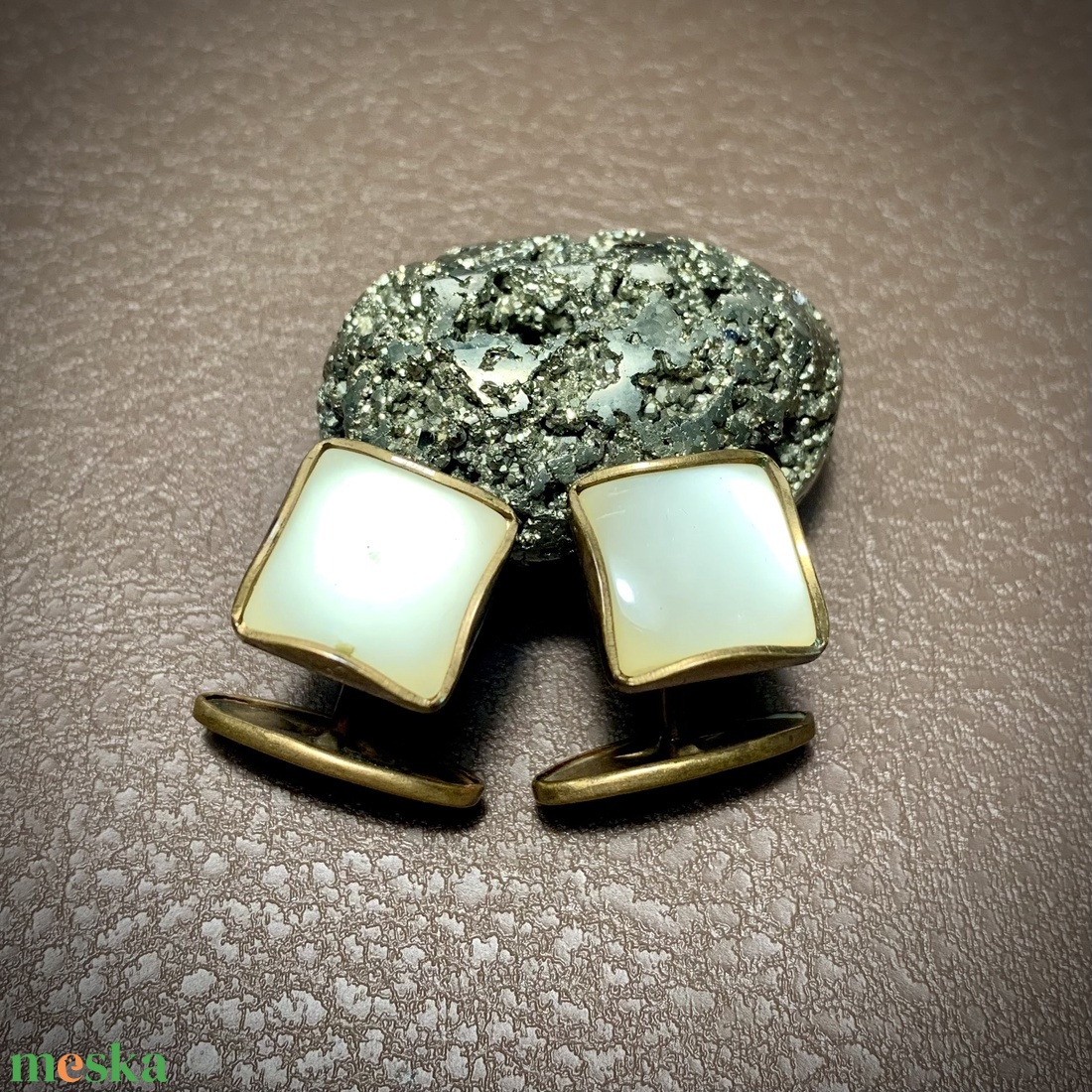 Régi fém mandzsettagomb a '60-as '70-es évekből, retro mandzsetta gomb, vintage mandzsetta, elegáns ajándék férfinak - ékszer - mandzsettagomb és nyakkendőtű - Meska.hu Régi fém mandzsettagomb a '60-as '70-es évekből, retro mandzsetta gomb, vintage mandzsetta, elegáns ajándék férfinak - ékszer - mandzsettagomb és nyakkendőtű - Meska.hu