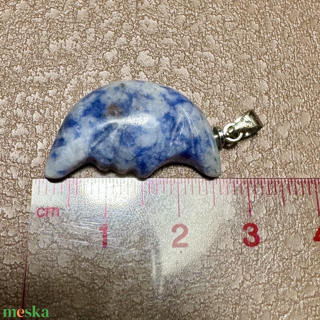 18 karát aranyozott lapislazuli hold Régi medál vintage fém medál, ékszer az 1970/80-as évekből medál nyakláncra - ékszer - nyaklánc - medál - Meska.hu 18 karát aranyozott lapislazuli hold Régi medál vintage fém medál, ékszer az 1970/80-as évekből medál nyakláncra - ékszer - nyaklánc - medál - Meska.hu