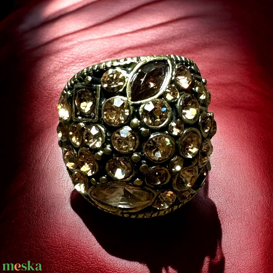 Modern nagy kristály gyűrű, strassz statement gyűrű, csillogó alkalmi kristály ékszer: 52mm körméret - ékszer - gyűrű - statement gyűrű - Meska.hu Modern nagy kristály gyűrű, strassz statement gyűrű, csillogó alkalmi kristály ékszer: 52mm körméret - ékszer - gyűrű - statement gyűrű - Meska.hu
