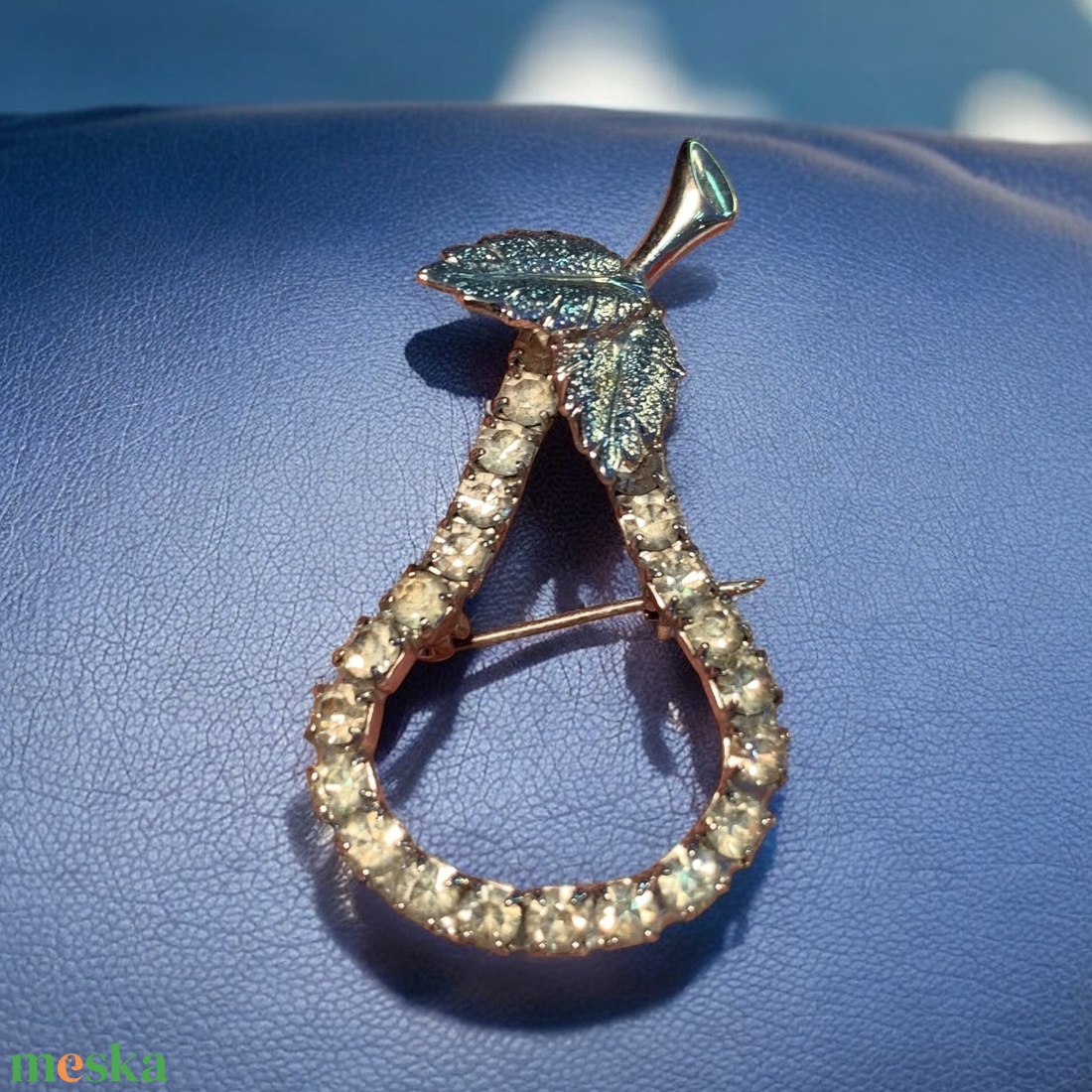 Régi strassz körte csillogó bross, kitűző blúzra, kabátra, női vintage ékszer, antik bross, női pin - ékszer - kitűző és bross - kitűző - Meska.hu Régi strassz körte csillogó bross, kitűző blúzra, kabátra, női vintage ékszer, antik bross, női pin - ékszer - kitűző és bross - kitűző - Meska.hu