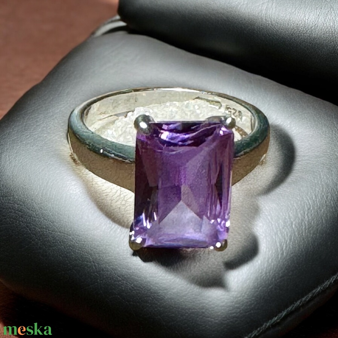 Modern ezüst gyűrű lila cirkon kővel, 925 ezüst ékszer, cirkónia köves gyűrű mérete 54 mm - ékszer - gyűrű - statement gyűrű - Meska.hu Modern ezüst gyűrű lila cirkon kővel, 925 ezüst ékszer, cirkónia köves gyűrű mérete 54 mm - ékszer - gyűrű - statement gyűrű - Meska.hu