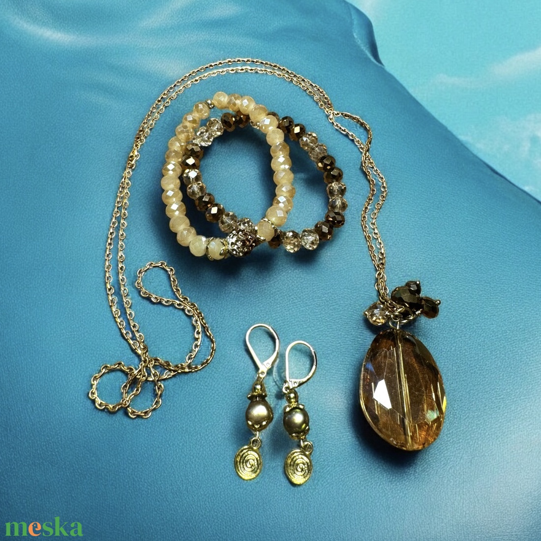 Vintage Swarovski kristály ékszer készlet: 2 karkötő, fülbevaló, hosszú réz nyaklánc ékszer szet - ékszer - ékszerszett - Meska.hu Vintage Swarovski kristály ékszer készlet: 2 karkötő, fülbevaló, hosszú réz nyaklánc ékszer szet - ékszer - ékszerszett - Meska.hu