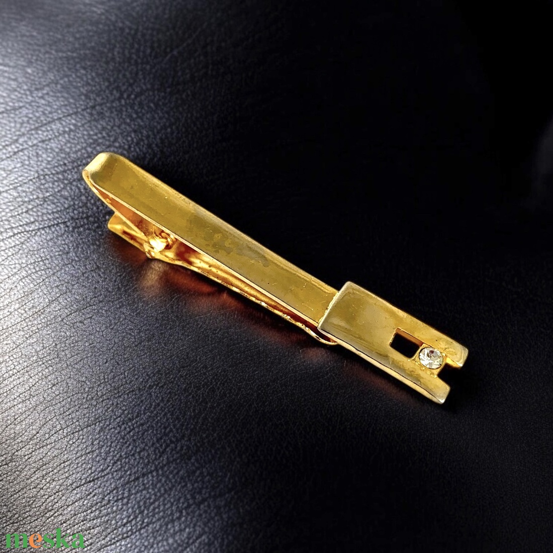 Nyakkendőtű, különleges egyedi retro fém nyakkendő tű a '60-as '70-es évekből, elegáns férfi ajándék, nyakkendő csipesz - ékszer - mandzsettagomb és nyakkendőtű - Meska.hu Nyakkendőtű, különleges egyedi retro fém nyakkendő tű a '60-as '70-es évekből, elegáns férfi ajándék, nyakkendő csipesz - ékszer - mandzsettagomb és nyakkendőtű - Meska.hu