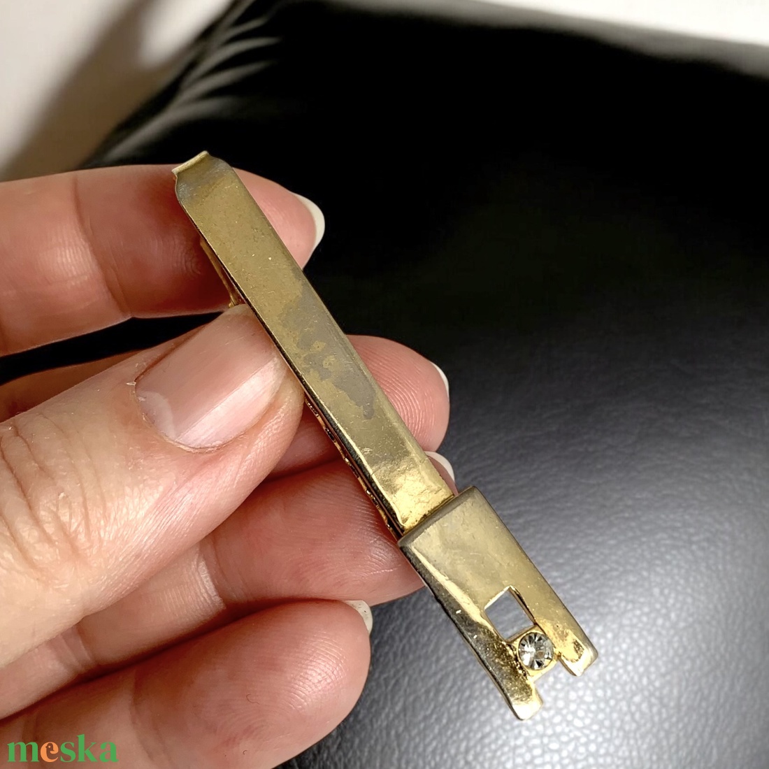 Nyakkendőtű, különleges egyedi retro fém nyakkendő tű a '60-as '70-es évekből, elegáns férfi ajándék, nyakkendő csipesz - ékszer - mandzsettagomb és nyakkendőtű - Meska.hu Nyakkendőtű, különleges egyedi retro fém nyakkendő tű a '60-as '70-es évekből, elegáns férfi ajándék, nyakkendő csipesz - ékszer - mandzsettagomb és nyakkendőtű - Meska.hu