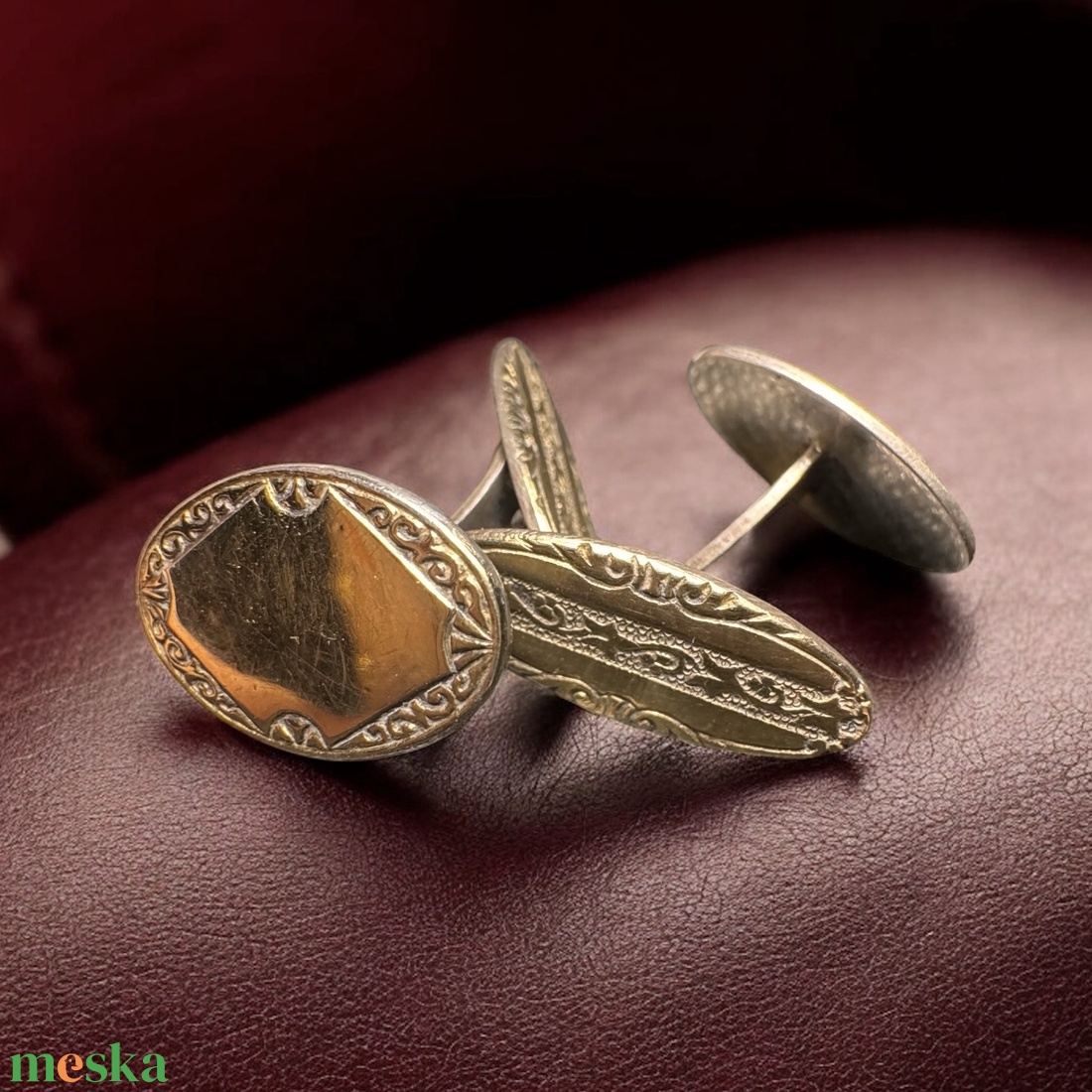 Antik ezüst Art-Deco Gatsby mandzsetták, egyedi fém mandzsettagomb a 1930-a évekből, elegáns ajándéktárgy férfinak! - ékszer - mandzsettagomb és nyakkendőtű - Meska.hu Antik ezüst Art-Deco Gatsby mandzsetták, egyedi fém mandzsettagomb a 1930-a évekből, elegáns ajándéktárgy férfinak! - ékszer - mandzsettagomb és nyakkendőtű - Meska.hu