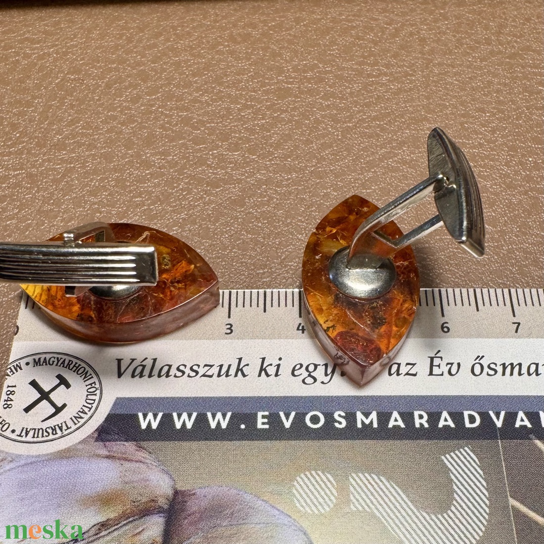 Régi balti borostyán mandzsettagomb, vintage mandzsetta, elegáns mandzsetta 60as évekből, férfi ajándék mandzsetta gomb - ékszer - mandzsettagomb és nyakkendőtű - Meska.hu Régi balti borostyán mandzsettagomb, vintage mandzsetta, elegáns mandzsetta 60as évekből, férfi ajándék mandzsetta gomb - ékszer - mandzsettagomb és nyakkendőtű - Meska.hu