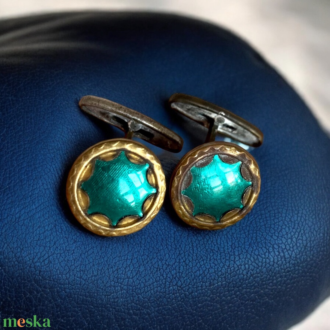 Art-deco egyedi retro fém mandzsettagomb a '60-as '70-es évekből, csillogó acélból, elegáns ajándéktárgy férfinak! - ékszer - mandzsettagomb és nyakkendőtű - Meska.hu Art-deco egyedi retro fém mandzsettagomb a '60-as '70-es évekből, csillogó acélból, elegáns ajándéktárgy férfinak! - ékszer - mandzsettagomb és nyakkendőtű - Meska.hu