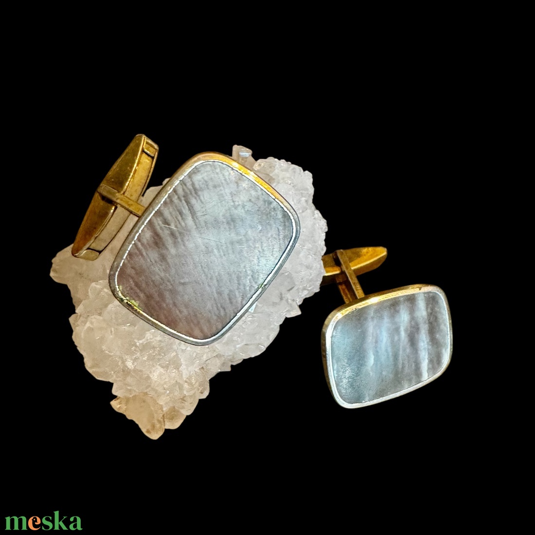 Extravagáns egyedi retro fém mandzsettagomb a '60-as '70-es évekből, csillogó acélból, elegáns ajándéktárgy férfinak! - ékszer - mandzsettagomb és nyakkendőtű - Meska.hu Extravagáns egyedi retro fém mandzsettagomb a '60-as '70-es évekből, csillogó acélból, elegáns ajándéktárgy férfinak! - ékszer - mandzsettagomb és nyakkendőtű - Meska.hu