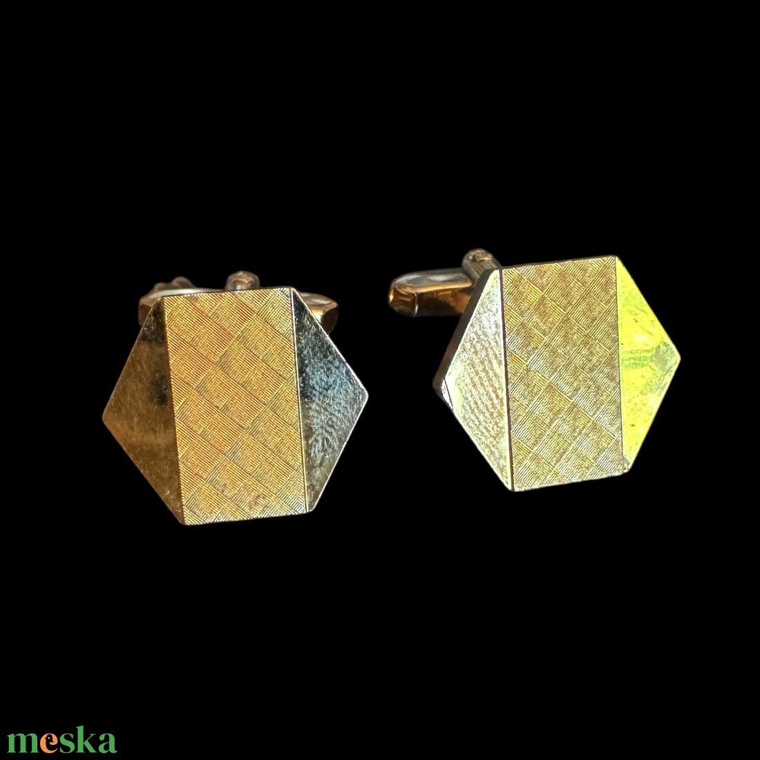 Extravagáns egyedi retro fém mandzsettagomb a '60-as '70-es évekből, csillogó anyagból, elegáns ajándéktárgy férfinak! - ékszer - mandzsettagomb és nyakkendőtű - Meska.hu