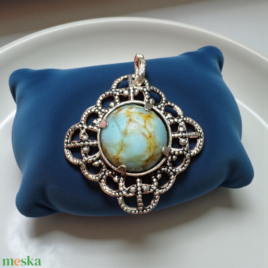 EZÜST vagy ezüstözött türkiz medál vintage fém medál, ékszer az 1970/80-as évekből, medál nyakláncra csillogó fémből  - ékszer - nyaklánc - medál - Meska.hu