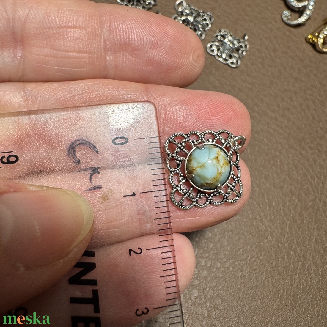 EZÜST vagy ezüstözött türkiz medál vintage fém medál, ékszer az 1970/80-as évekből, medál nyakláncra csillogó fémből  - ékszer - nyaklánc - medál - Meska.hu