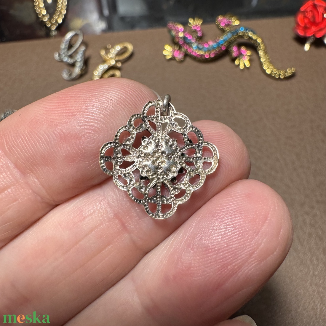 EZÜST vagy ezüstözött virág medál vintage fém medál, ékszer az 1970/80-as évekből, medál nyakláncra csillogó fémből  - ékszer - nyaklánc - medál - Meska.hu