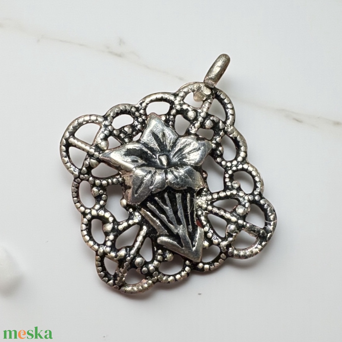 EZÜST vagy ezüstözött virág medál vintage fém medál, ékszer az 1970/80-as évekből, medál nyakláncra csillogó fémből  - ékszer - nyaklánc - medál - Meska.hu