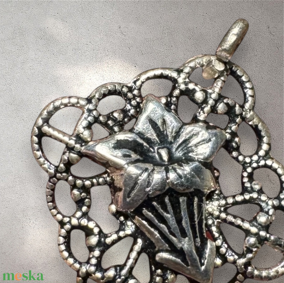 EZÜST vagy ezüstözött virág medál vintage fém medál, ékszer az 1970/80-as évekből, medál nyakláncra csillogó fémből  - ékszer - nyaklánc - medál - Meska.hu