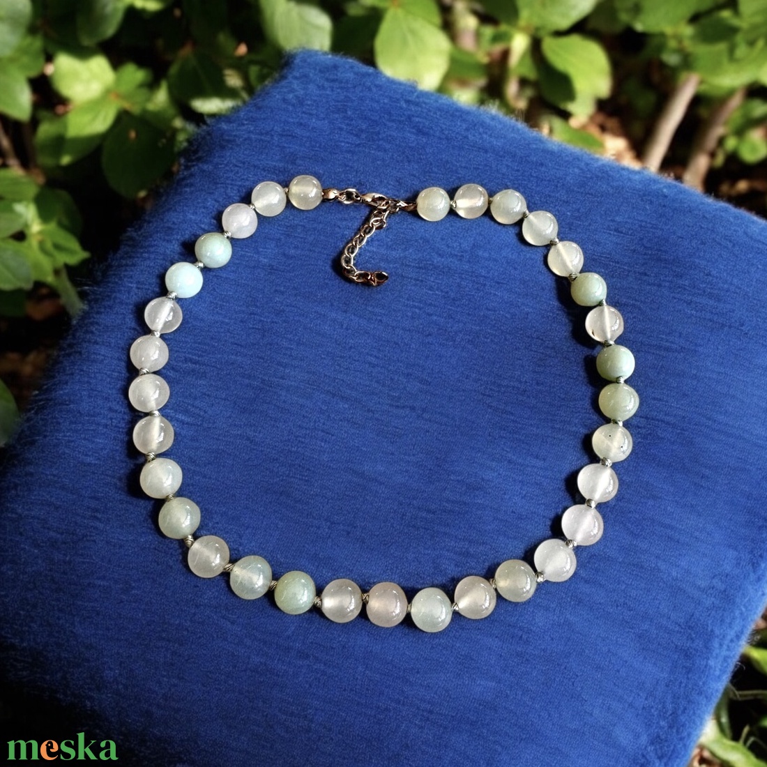 Kék akvamarin kövekből készült csomózott nyakék, kékdrágakő nyaklánc, akvamarin gyöngysor - ékszer - nyaklánc - gyöngyös nyaklánc - Meska.hu