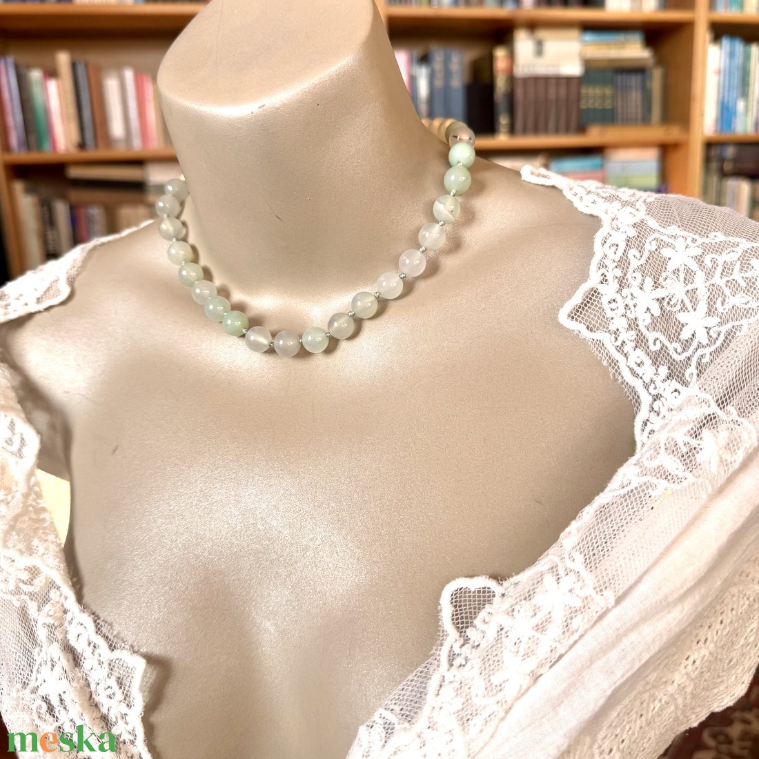 Kék akvamarin kövekből készült csomózott nyakék, kékdrágakő nyaklánc, akvamarin gyöngysor - ékszer - nyaklánc - gyöngyös nyaklánc - Meska.hu