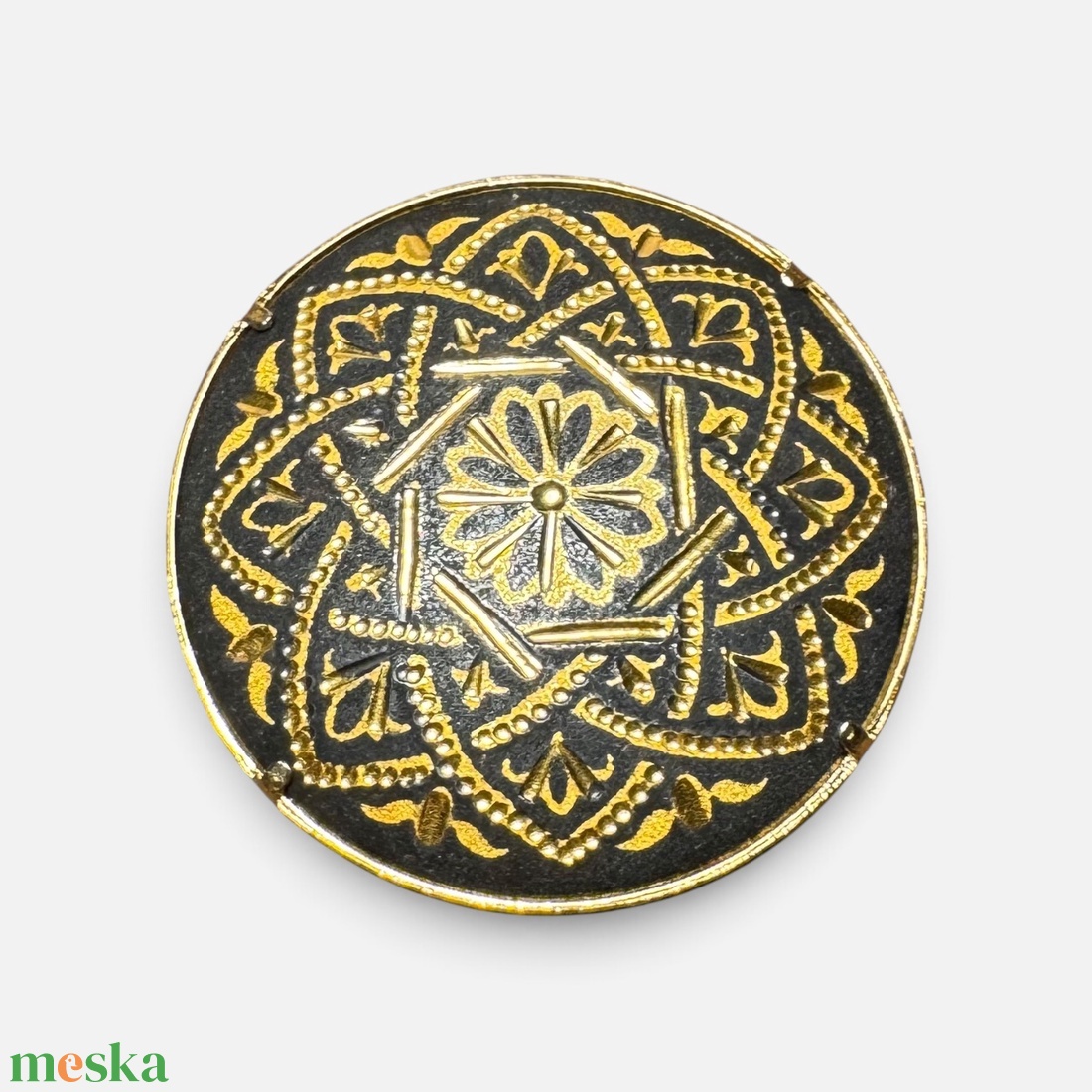 24 karát aranyozott damaszkált bross, vintage damaszkén toledói kitűző medá - ékszer - kitűző és bross - Meska.hu