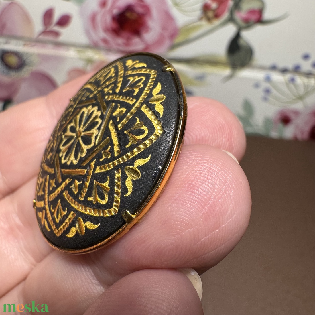 24 karát aranyozott damaszkált bross, vintage damaszkén toledói kitűző medá - ékszer - kitűző és bross - Meska.hu