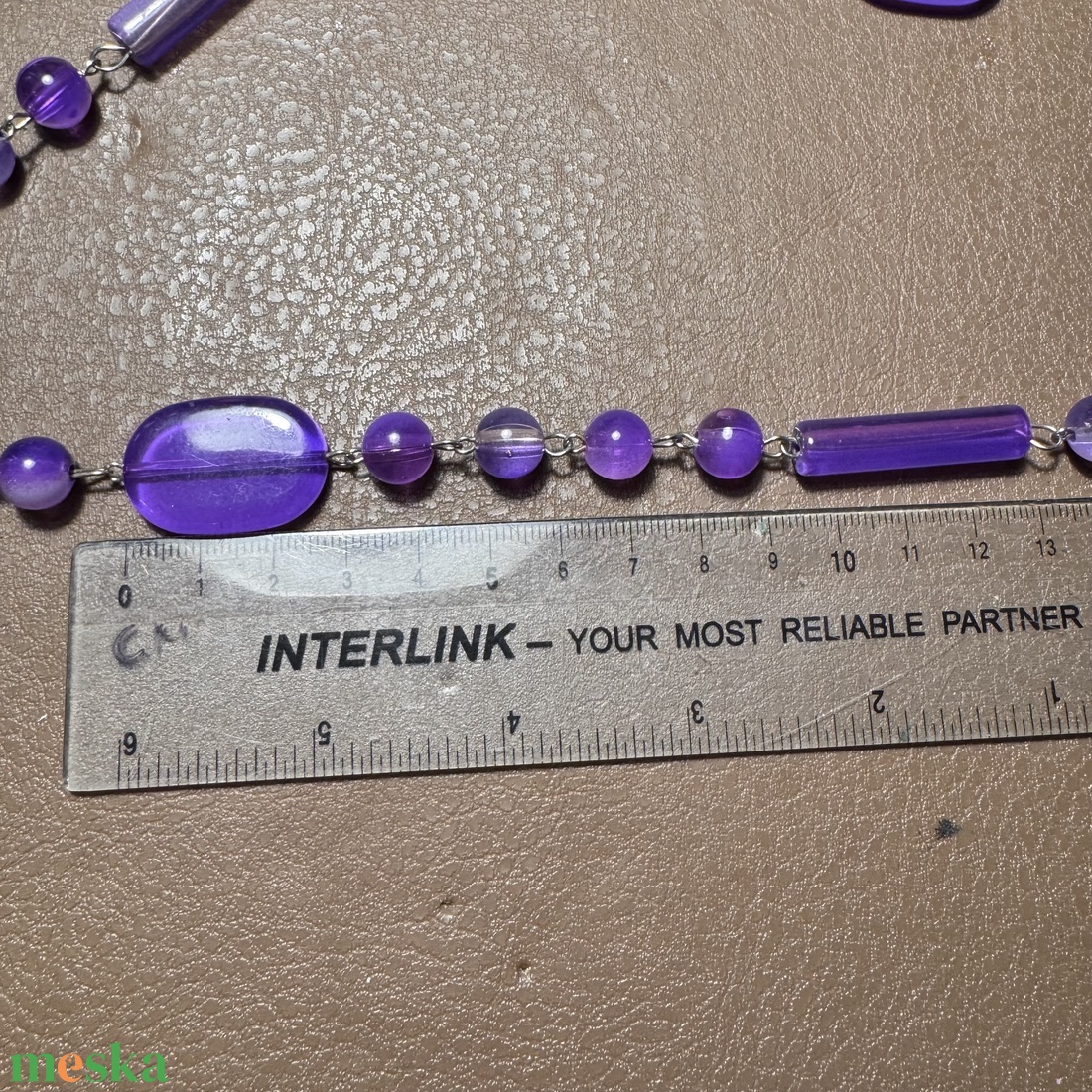 Vintage lila hosszú akril gyöngy nyaklánc 1970-es évekből, nagyon szép, régi elegáns lánc, fényes lila gyöngysor - ékszer - nyaklánc - hosszú nyaklánc - Meska.hu