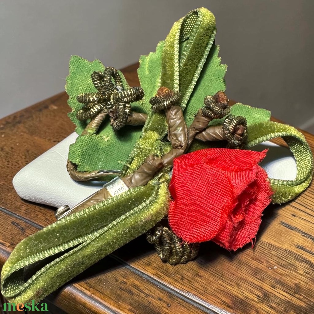 Régi rózsás bross kitűző, vintage bross kabátra, blúzra, zakóra kb. 8 cm retro virágos bross - ékszer - kitűző és bross - Meska.hu
