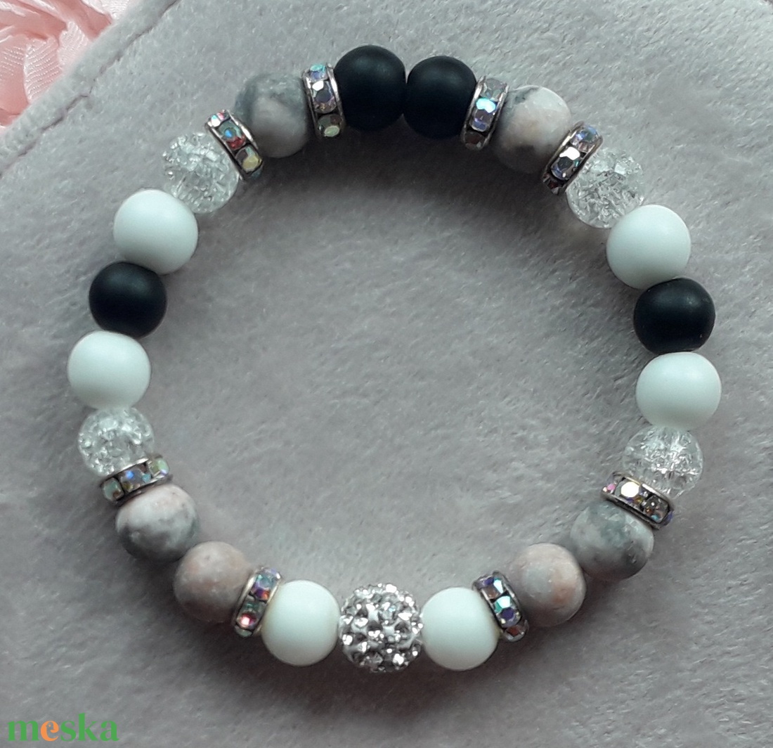 Hegyikristály - Ónix - Zebra jáspis ásványkarkötő ezüst színű shamballa gömb charmmal - ékszer - karkötő - charm karkötő - Meska.hu Hegyikristály - Ónix - Zebra jáspis ásványkarkötő ezüst színű shamballa gömb charmmal - ékszer - karkötő - charm karkötő - Meska.hu