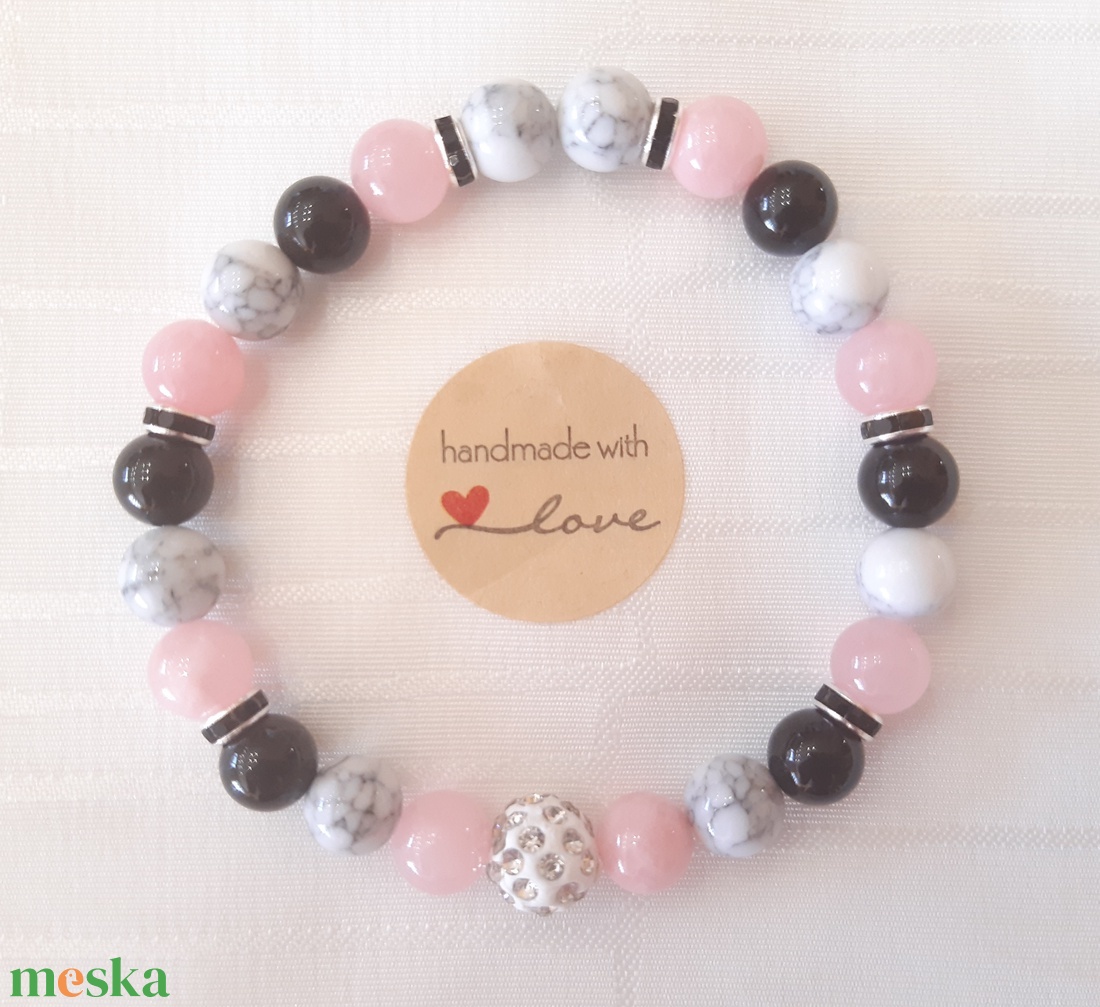 Achát - Howlite - Ónix ásványkarkötő ezüst színű shamballával - ékszer - karkötő - gyöngyös karkötő - Meska.hu