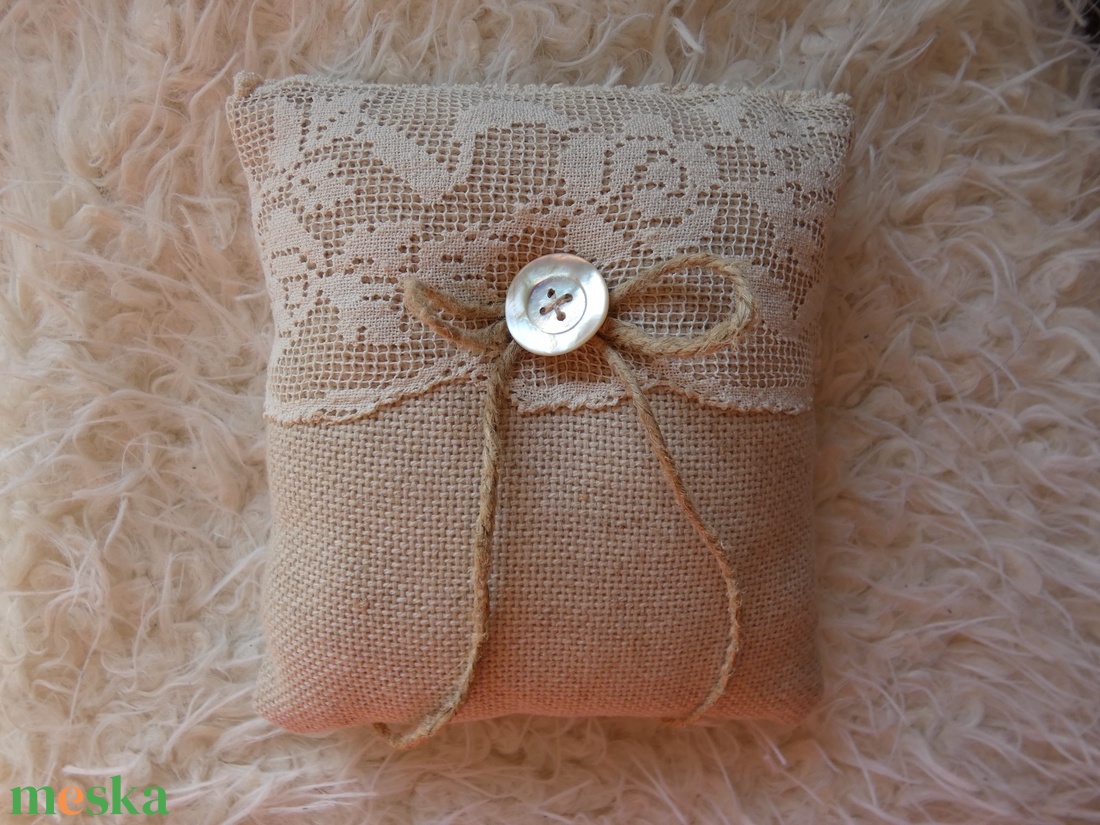 Vintage gyűrűpárna gyöngyökkel - esküvő - kiegészítők - gyűrűtartó & gyűrűpárna - Meska.hu