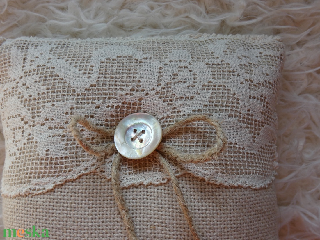 Vintage gyűrűpárna gyöngyökkel - esküvő - kiegészítők - gyűrűtartó & gyűrűpárna - Meska.hu