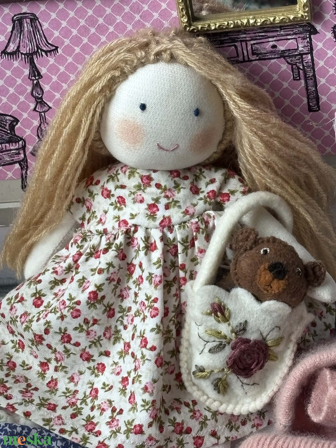 Öltöztethető baba világító koffer babaházban - játék & sport - baba & babaház - baba - Meska.hu