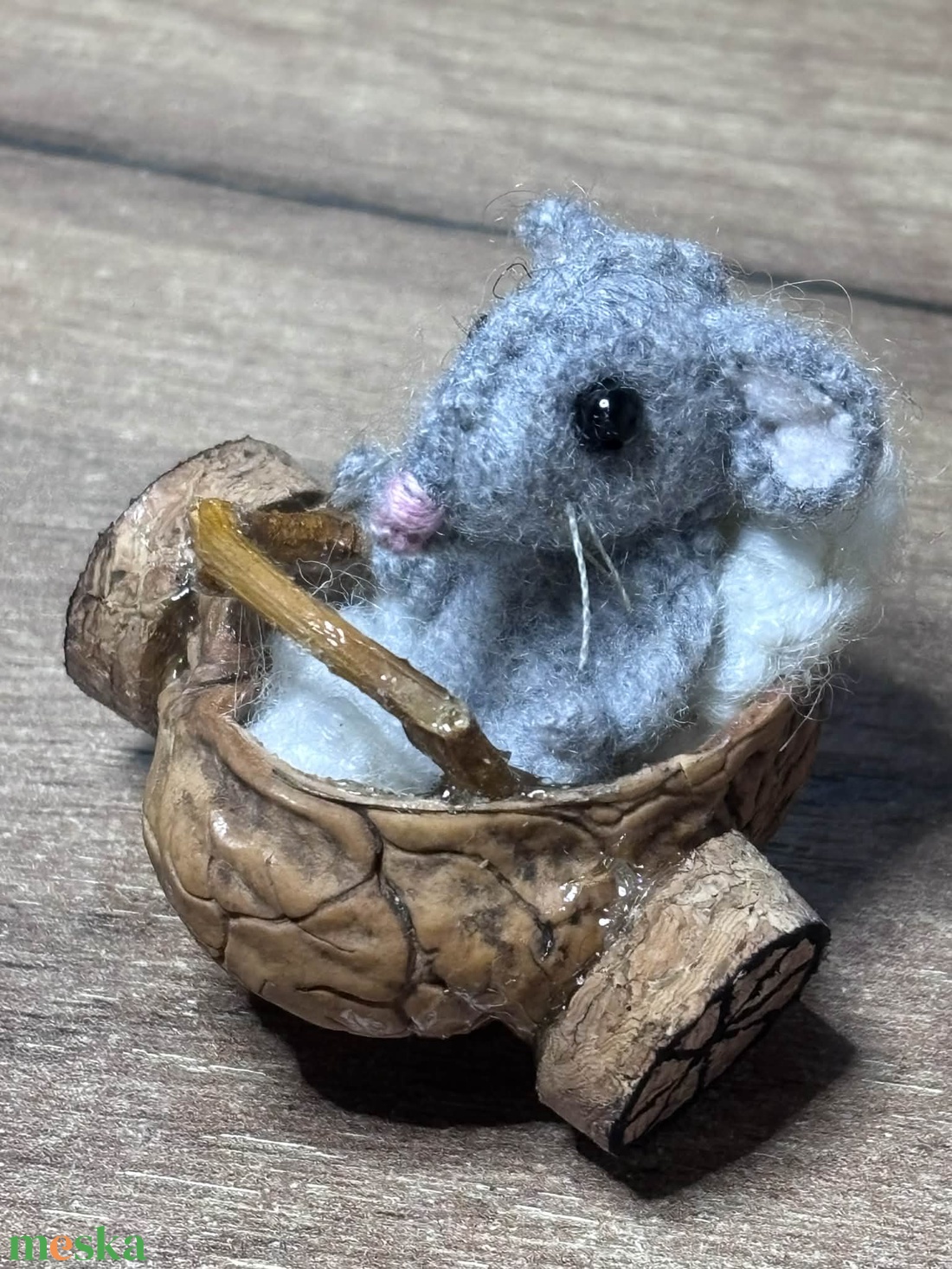 4cm-es mini egérke dióhéj kocsiban -  - Meska.hu
