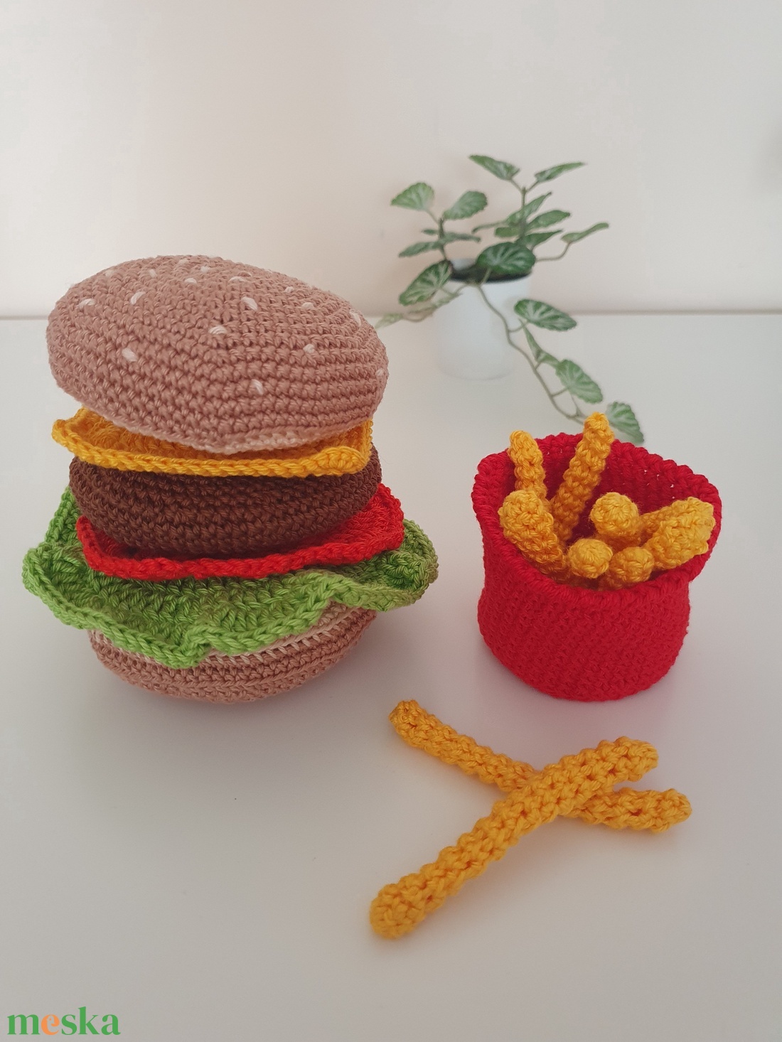 Horgolt hamburger sültkrumplival - játék & sport - szerepjáték - Meska.hu Horgolt hamburger sültkrumplival - játék & sport - szerepjáték - Meska.hu