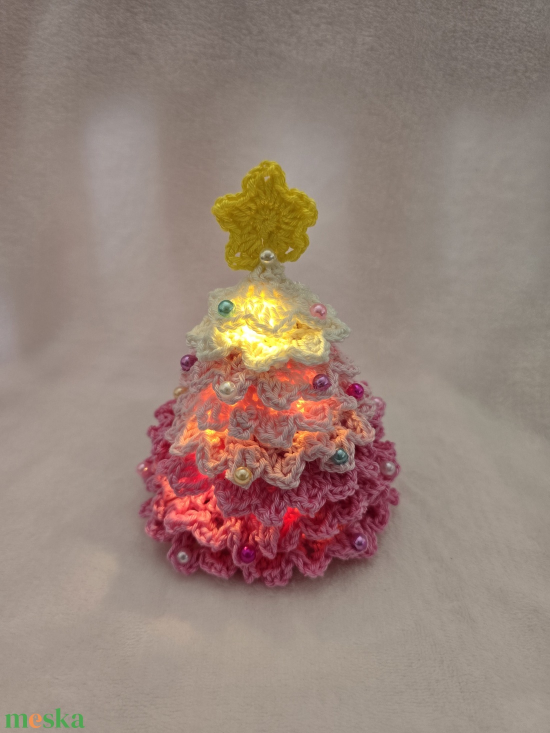 Horgolt világító karácsonyfa - karácsony - karácsonyi lakásdekoráció - karácsonyfa, grincsfa - Meska.hu