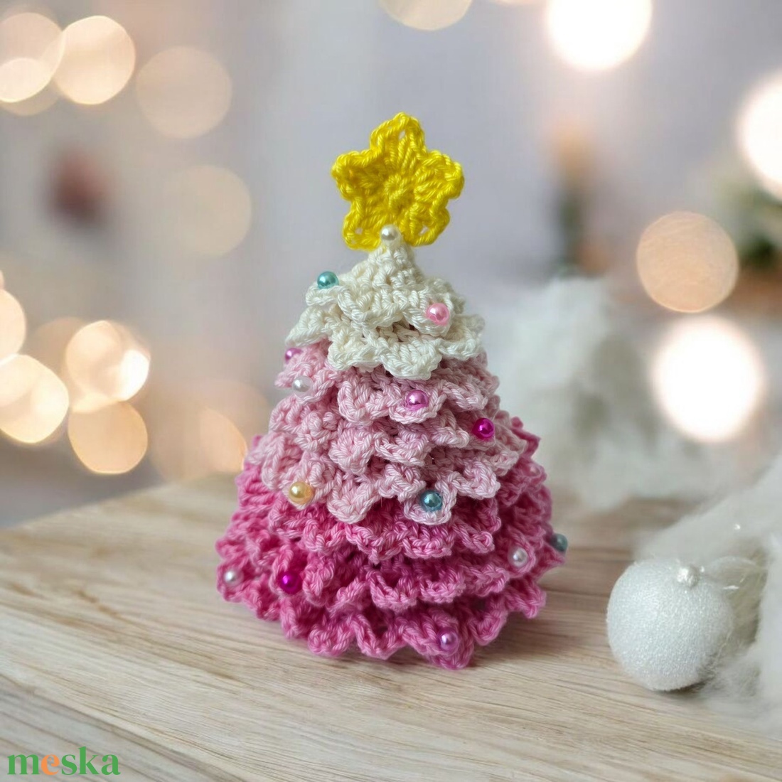 Horgolt világító karácsonyfa - karácsony - karácsonyi lakásdekoráció - karácsonyfa, grincsfa - Meska.hu