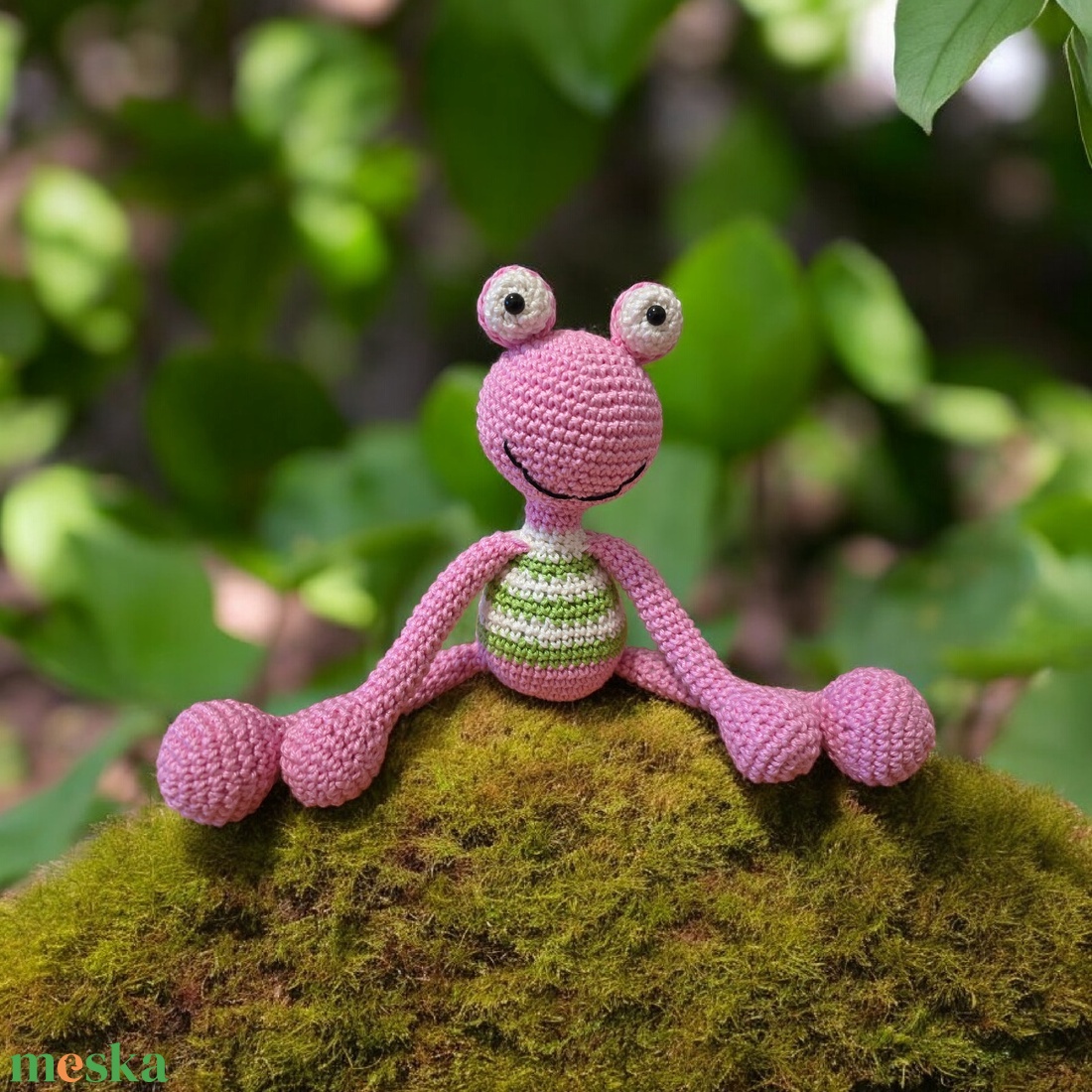 Horgolt hosszúlábú békácska - játék & sport - plüssállat & játékfigura - béka - Meska.hu