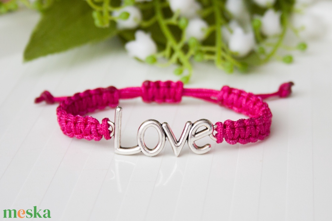 Fonott makramé karkötő - Love pink sötétrózsaszín - ékszer - karkötő - fonott karkötő - Meska.hu Fonott makramé karkötő - Love pink sötétrózsaszín - ékszer - karkötő - fonott karkötő - Meska.hu