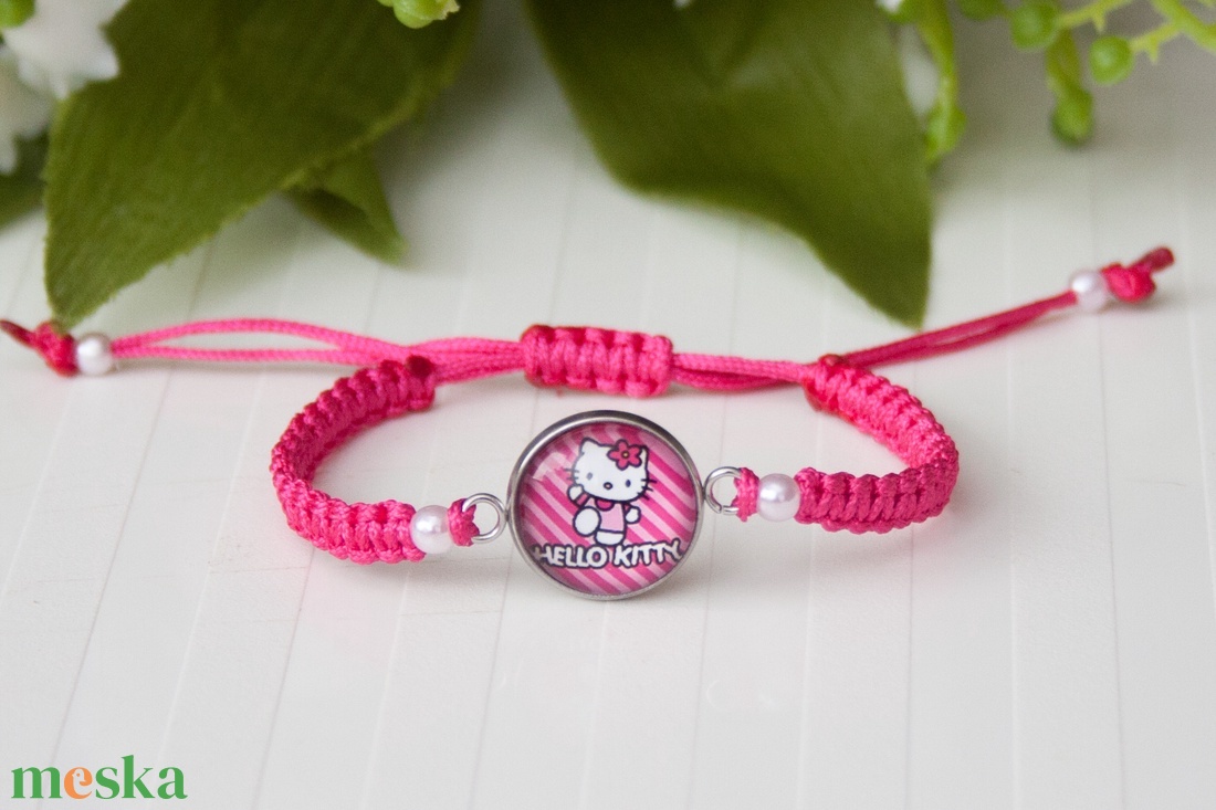 Fonott makramé karkötő gyerekeknek - Hello Kitty rózsaszín - ékszer - karkötő - fonott karkötő - Meska.hu Fonott makramé karkötő gyerekeknek - Hello Kitty rózsaszín - ékszer - karkötő - fonott karkötő - Meska.hu