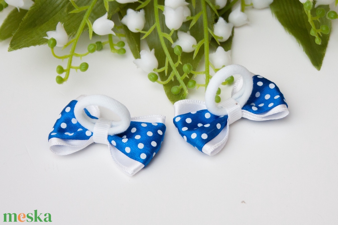 Masnis hajgumi - Fehér kék pöttyös - ruha & divat - hajdísz & hajcsat - hajgumi - Meska.hu