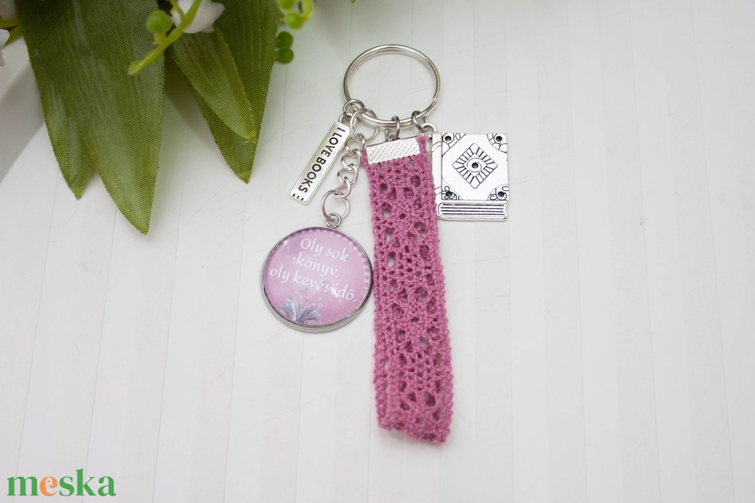 Kulcstartó, táskadísz - Könyvimádóknak, könyvmolyoknak - Mályva - táska & tok - kulcstartó & táskadísz - kulcstartó - Meska.hu