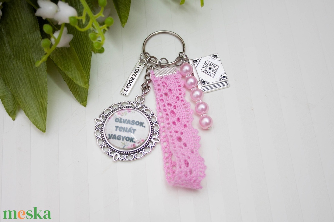 Kulcstartó, táskadísz - Könyvimádóknak, könyvmolyoknak - Rózsaszín - táska & tok - kulcstartó & táskadísz - kulcstartó - Meska.hu