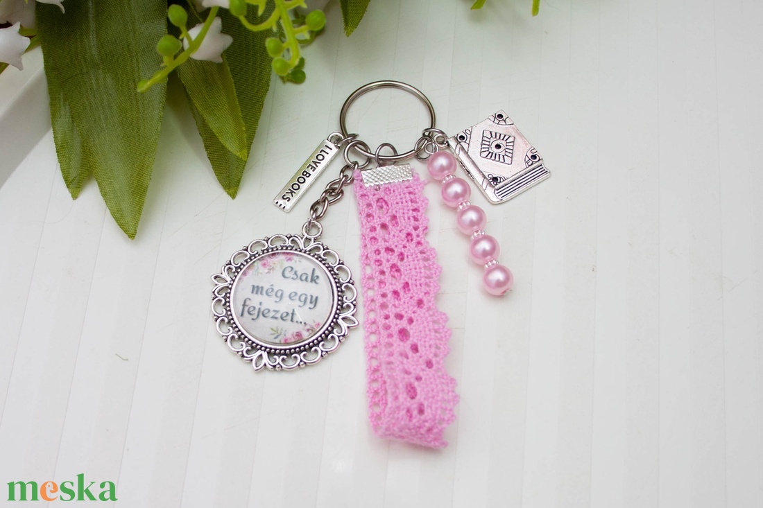 Kulcstartó, táskadísz - Könyvimádóknak, könyvmolyoknak - Rózsaszín - táska & tok - kulcstartó & táskadísz - kulcstartó - Meska.hu